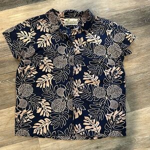 Women’s Patagonia button down shirt sleeved shirt- Pataloha